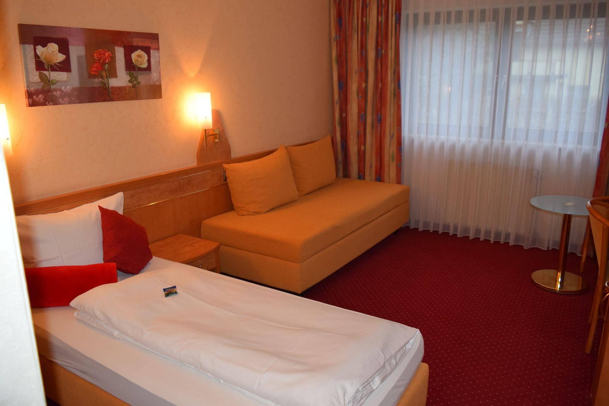 Hotel Zum Rosengarten Darmstadt Ngoại thất bức ảnh